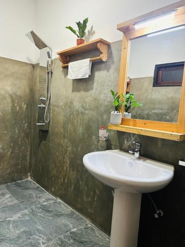 Deluxe Double Room with Balcony image 10