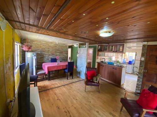 Amplia Casa a 4 cuadras de playa