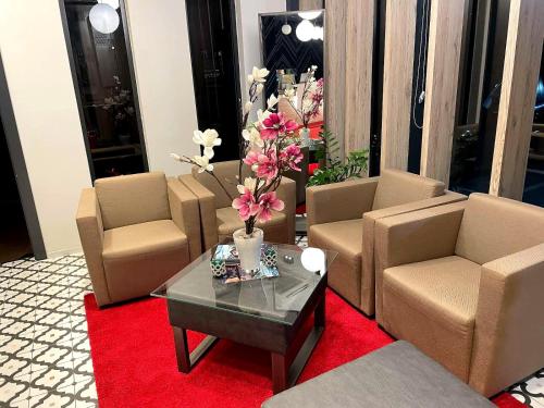 设施服务, Swiss Plus Hotel in 比哈奇