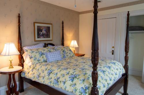 Hudson Manor Bed & Breakfast