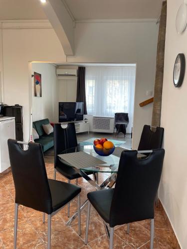 Vár-Lak Apartman