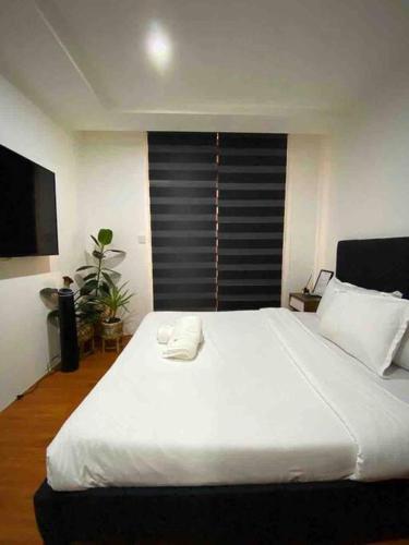 Chic Studio Unit with a Balcony and a View in Megatower Residences 3