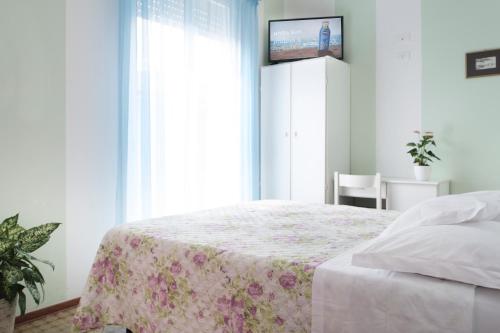 Double or Twin Room with Balcony image 7