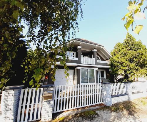 Villa Fiorentina – khách sạn tại Balatonkeresztur