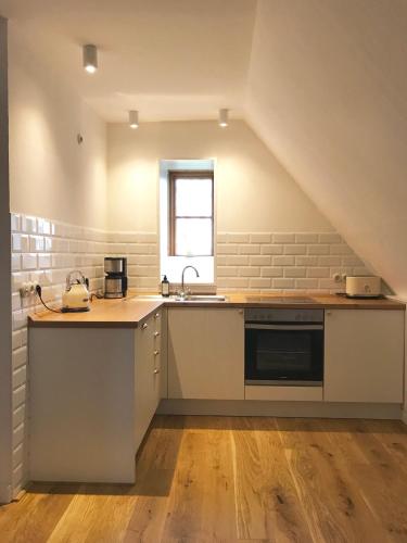Iekārtas, Dachgeschosswohnung Warft Simmerdeis in Reetdachhaus mit parkähnlichem Garten (Dachgeschosswohnung Warft Simmerdeis in Reetdachhaus mit parkahnlichem Garten) in Oldenswort