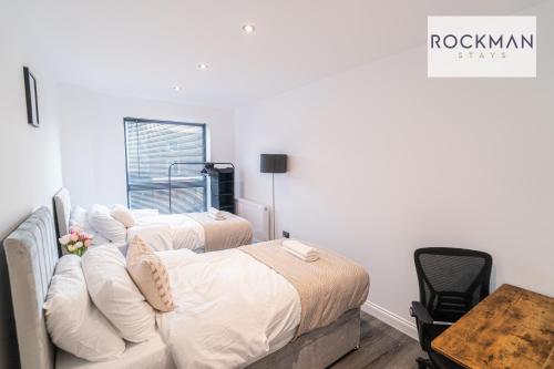 Apartment 3 - Brentwood - Spacious Apartment close to High Street, with Free Parking RockmanStays