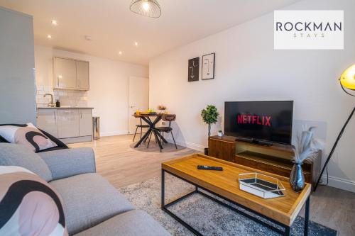 Apartment 3 - Brentwood - Spacious Apartment close to High Street, with Free Parking RockmanStays