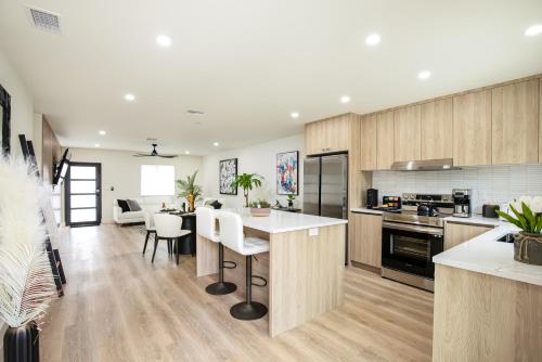 Cozinha, Black Vanilla Luxe Retreat - Sauna, Cold Plunge & Pure Relaxation in East Naples