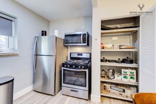 メンフィス (テネシー州) The Moose #9 - Brand New Luxe Modern loft with Free Parking, King Bed & Fast WiFi 4つ星 シングルルーム 客室