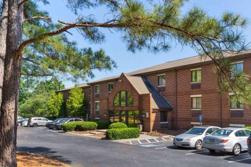 Suburban Studios Cary - RDU Airport - 숙소 외관