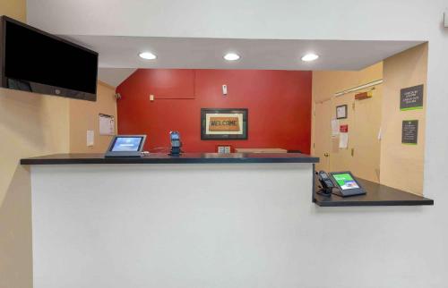 Suburban Studios Cary - RDU Airport - 로비