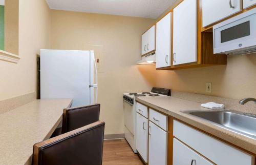 Extended Stay America Suites - Raleigh - Cary - Harrison Ave