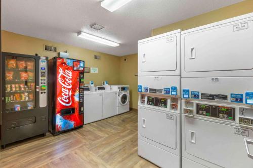 Suburban Studios Cary - RDU Airport - 숙소 외관