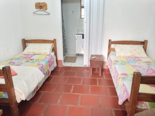 2 twin beds
