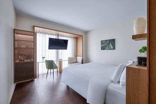 Standard Double Room image 7