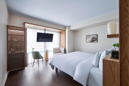 Deluxe Room image 8