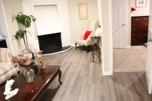 Spacious 2bdrm apartment in home 10mins to Airport in College Park, USA