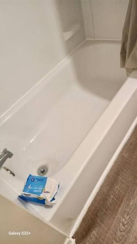 Spacious 2bdrm apartment in home 10mins to Airport in College Park, USA