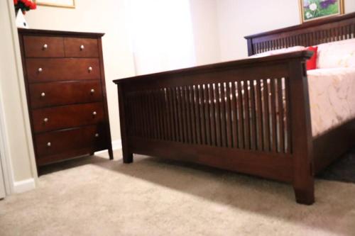 Spacious 2bdrm apartment in home 10mins to Airport in College Park, USA