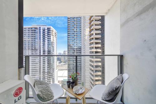 Chic 2BR Apt Next To Southern Cross City Views