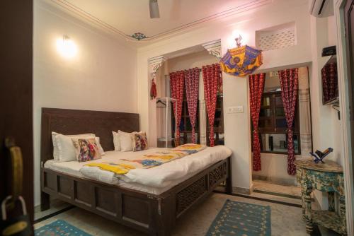 room detail thumbnail 1