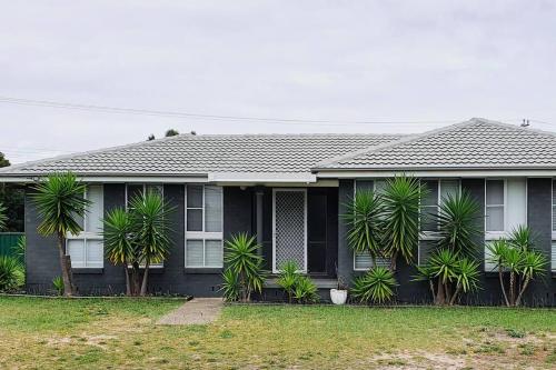 DUNES Anna Bay, house close to beach, big yard in 安娜灣