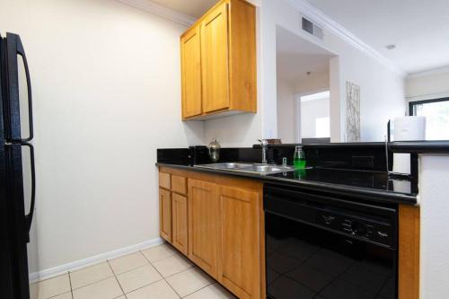A Spacious 2BRApt Wit xtra beds and a rooftop pool in Los Angeles, USA
