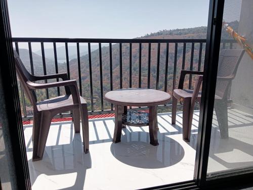 ระเบียง/ชานเรือน, Western Valley cottages Panchgani in พันช์กานี่