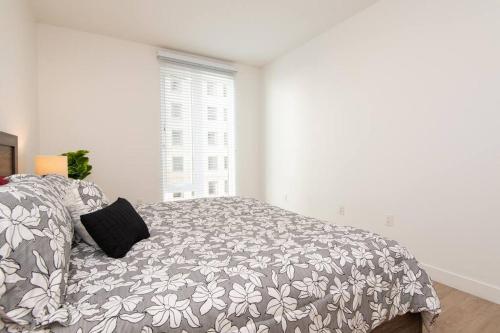 Comfy Apt with pool & hot tub in downtown LA' detail