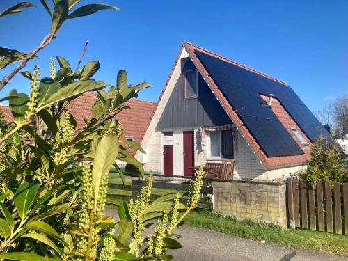  Holiday House Platz an der Sonne for 6 people near Lake Lauwersmeer, Unterkunft in Oostmahorn