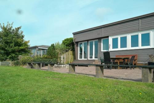  8 pers House ´Capitein Theis´ with seaside in front of the Lauwersmeer in Anjum