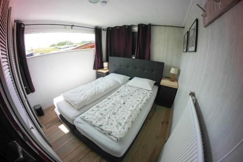 Chalet Valentina directly on the Lauwersmeer - image 13