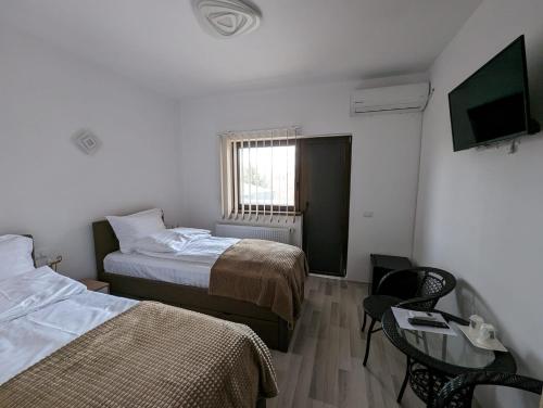 2 twin beds