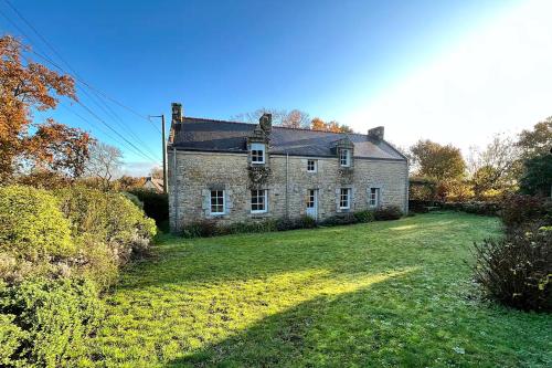 Grande Maison Famille en Pierre avec un Jardin in d'un Village en Morbihan - Location, gîte - Crach