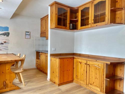 One-Bedroom Apartment image 10
