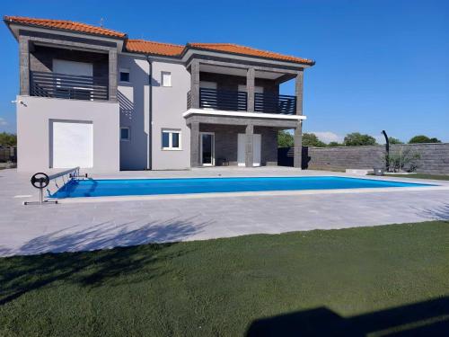 Peldbaseins, Villa Ela with heated pool in Murvica (Zadarska)