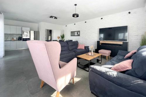 Koplietošanas atpūtas telpa ar TV, Villa Ela with heated pool in Murvica (Zadarska)