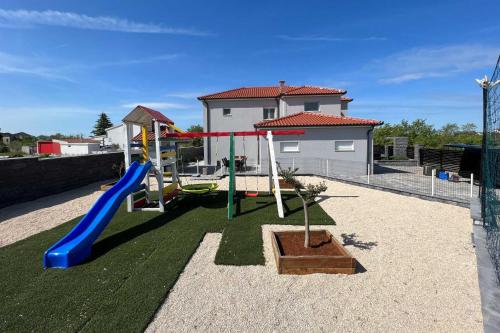 Villa Ela with heated pool in Murvica (Zadarska)