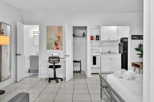 Hollywood Beach Getaway Executive Studio Suite in Hollywood, USA