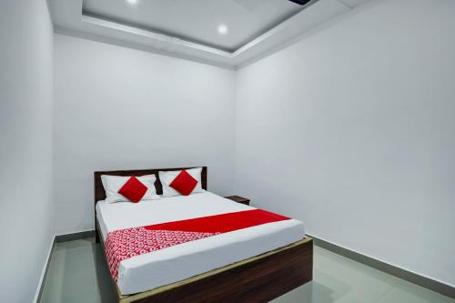 Super OYO Flagship The Mahalaxmi Inn