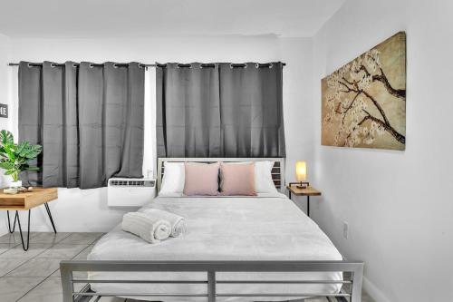 Executive Studio Suite Hollywood Beach Blvd in Hollywood, USA