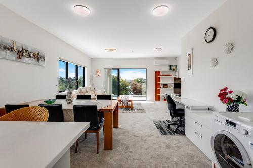 Sleek Vista Townhouse with deck and air-con, Auckland (fotografie 4)