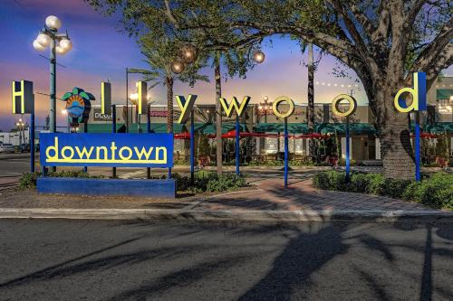 Luxury Studio Suite Young Circle & Hollywood Blvd in Hollywood, USA