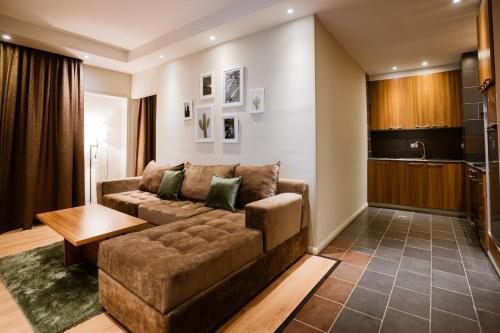 Monarch Hotel image 1