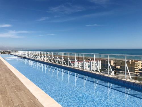 Úszómedence, Global Vacacional, Moderno apartamento con piscina y terraza en la playa de Canet in Canet d'En Berenguer