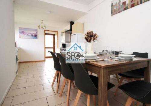 บริการและสิ่งอำนวยความสะดวก, Contractors-Business-Private Parking-Free WiFi-Near M4 near สวนบิวท์