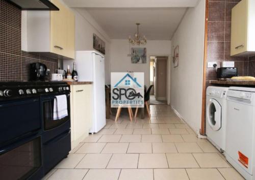 บริการและสิ่งอำนวยความสะดวก, Contractors-Business-Private Parking-Free WiFi-Near M4 near สวนบิวท์