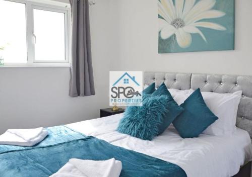 Modern 3BR Home-6 Guests-Business-Families-Netflix-Free Parking & WiFi gîte à louer Cwmbran