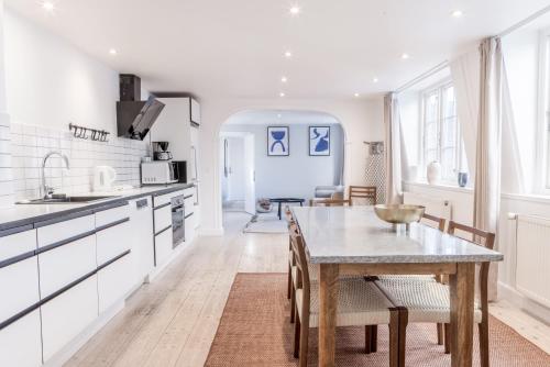 Penthouse w/rooftop terrace in latin quarter, Kopenhagen