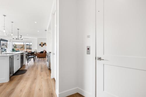 A Sapphire Sunset townhouse - main image